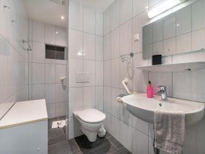 Koupelna v ubytování Holiday Home Zeitlos by Interhome
