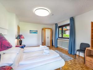 Postel nebo postele na pokoji v ubytování Holiday Home Zeitlos by Interhome