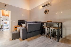 a living room with a couch and a table at Cantinho da Deolinda in Luz