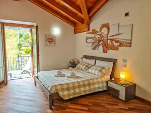 A bed or beds in a room at Torretta - Ferienwohnung (SP)