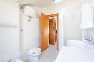 Et badeværelse på Residenza Anagnina + 13 billeder