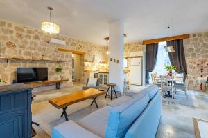 Χώρος καθιστικού στο Villa Furreyya2