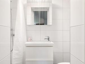 Koupelna v ubytování Apartment Måsalycke by Interhome