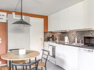 Kuchyň nebo kuchyňský kout v ubytování Apartment Måsalycke by Interhome