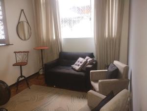 Predel za sedenje v nastanitvi Savassi apartment, functional, practical, home work