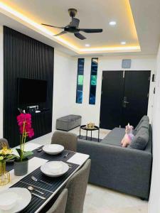 TV/trung tâm giải trí tại Love birds Abbie's Private Pool Villa 2 pax