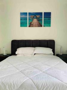 Giường trong phòng chung tại Love birds Abbie's Private Pool Villa 2 pax +27 ảnh