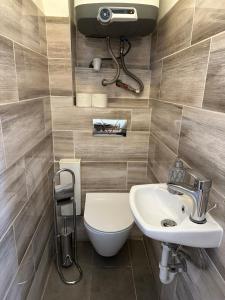 Bany a Jacuzzi and privacy with 2 balconies and FREE garage