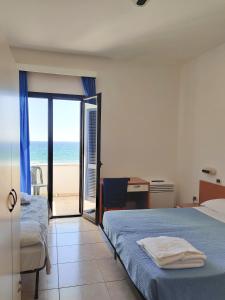 Postel nebo postele na pokoji v ubytování Hotel Stella del Tirreno