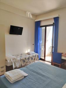 Postel nebo postele na pokoji v ubytování Hotel Stella del Tirreno