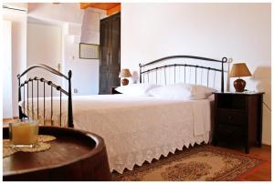 Postel nebo postele na pokoji v ubytování Guest House Tragurion