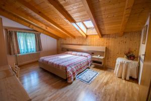 a bedroom with a bed and a table in a room at Garni Castel Ferari in Tuenno