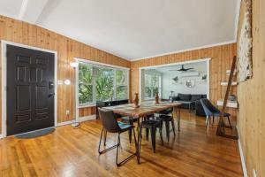 a dining room with a table and some chairs at 3BR Orlando Stay Save 16 Pet-Friendly Fun in Orlando