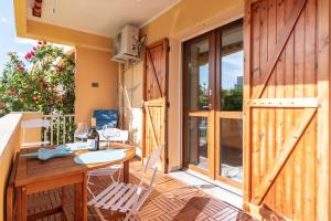 a room with a table and chairs on a porch with a sliding door at Casada's House in Alghero