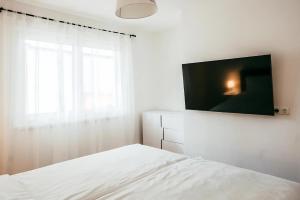 Telewizja i/lub zestaw kina domowego w obiekcie Family Suite