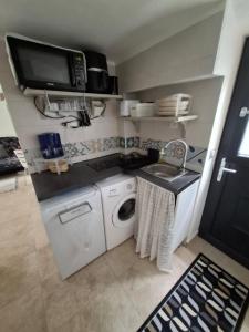 Dapur atau dapur kecil di Cosy house Calme et sérénité