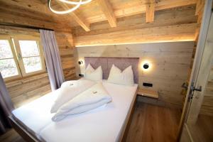 Postel nebo postele na pokoji v ubytování Chalet´s am See