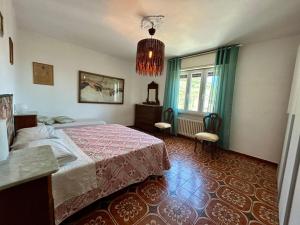 a bedroom with a bed and a chandelier at "La Casaccia" magia dei monti in Buti