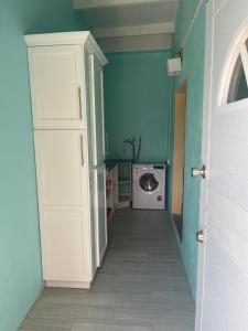 Sweethaven in Anse-Ger, 20 min from airport客房内的一张或多张床位