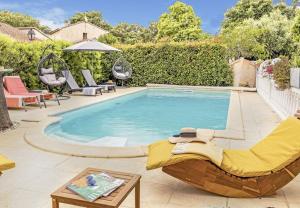 Bazén v ubytovaní VILLA tous conforts avec Piscine privée et accès Plage alebo v jeho blízkosti