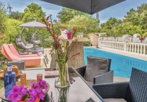 Bazén v ubytovaní VILLA tous conforts avec Piscine privée et accès Plage alebo v jeho blízkosti