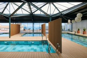 Bazén v ubytování Le Meridien Ra Beach Hotel and Spa nebo v jeho okolí + 61 fotografií