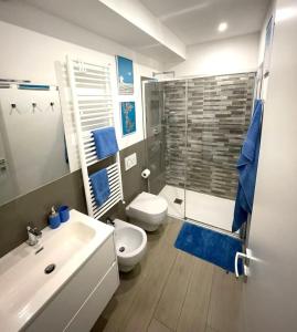 Bilik mandi di BiloVarazze with Terrace