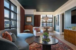 Uma área de estar em Perry Lane Hotel, a Luxury Collection Hotel, Savannah
