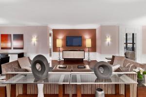 Posezení v ubytování Sheraton New York Times Square Hotel