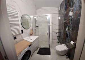 Ένα μπάνιο στο Apartament KOŁOBRZEG z parkingiem