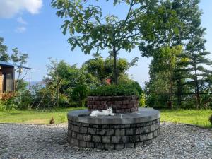 Jardín al aire libre en Himalaya Serene View Guest House & Farm Stay