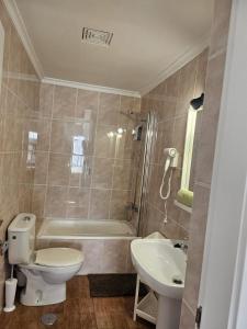 Koupelna v ubytování Ideal 3 + 29 fotografií