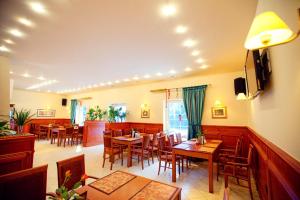 En restaurant eller et andet spisested på Hotel Korona