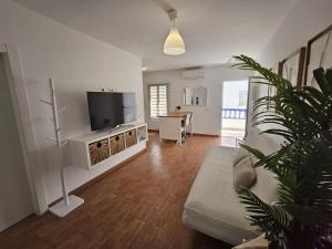 TV a/nebo společenská místnost v ubytování Ideal 3