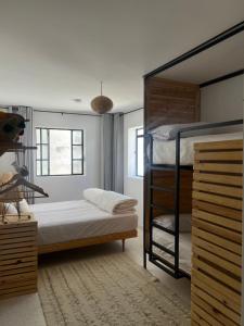 En eller flere senger på et rom på Socco Hostel