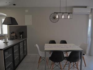 Kuchyň nebo kuchyňský kout v ubytování Apartman Jadreškić + 8 fotografií