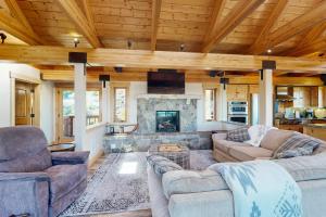 Un lugar para sentarse en Summit and Shore Hideaway