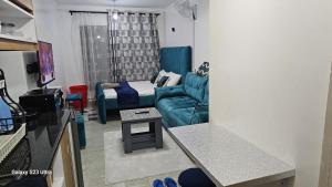 Televisyen dan/atau pusat hiburan di Pazoori Stays Superior Studios