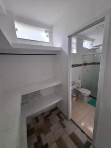 Et badeværelse på POUSADA PARAISO da BARRA DA TIJUCA + 35 billeder