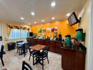 Η κουζίνα ή μικρή κουζίνα στο Quality Inn Ukiah