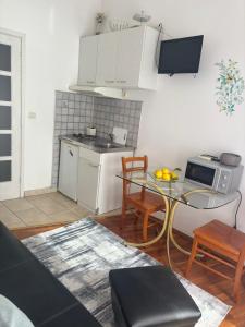 Kuchyňa alebo kuchynka v ubytovaní Apartmani Josipović