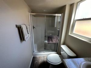 Et bad på # 7 Edge of the Desert Fisher Towers Cabin + 5 bilder