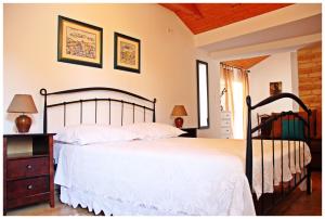 Postel nebo postele na pokoji v ubytování Guest House Tragurion