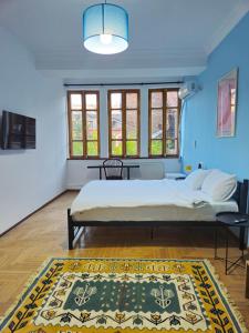 Postel nebo postele na pokoji v ubytování Sunny Hotel Tbilisi