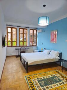 Postel nebo postele na pokoji v ubytování Sunny Hotel Tbilisi