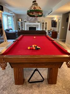Τραπέζι μπιλιάρδου στο Calgary Lake House B&B
