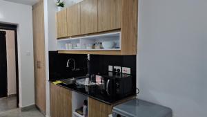 Dapur atau dapur kecil di Pazoori Stays Superior Studios