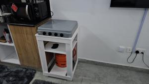Dapur atau dapur kecil di Pazoori Stays Superior Studios