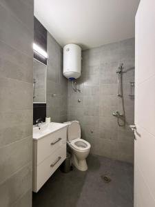 Ένα μπάνιο στο Restaurant & Apartments Lipa +34 φωτογραφίες