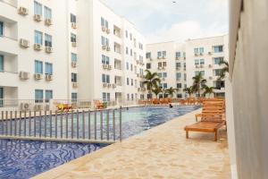 a view of the pool from the balcony of a hotel at apartamento con alma 888 in Coveñitas